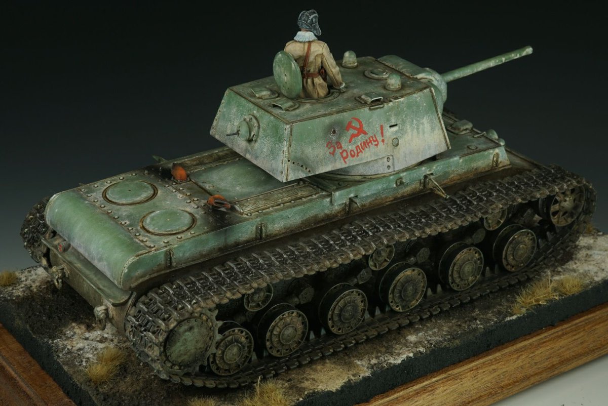 zerosand's tweet image. 【完成】タミヤ 1/35 KV-1
M.S modelsさんの冬季迷彩講座に持って行ったものがやっと完成しました。冬季迷彩はアクリルガッシュにて行っています。フィギュアはアルパイン製に交換しました🙂