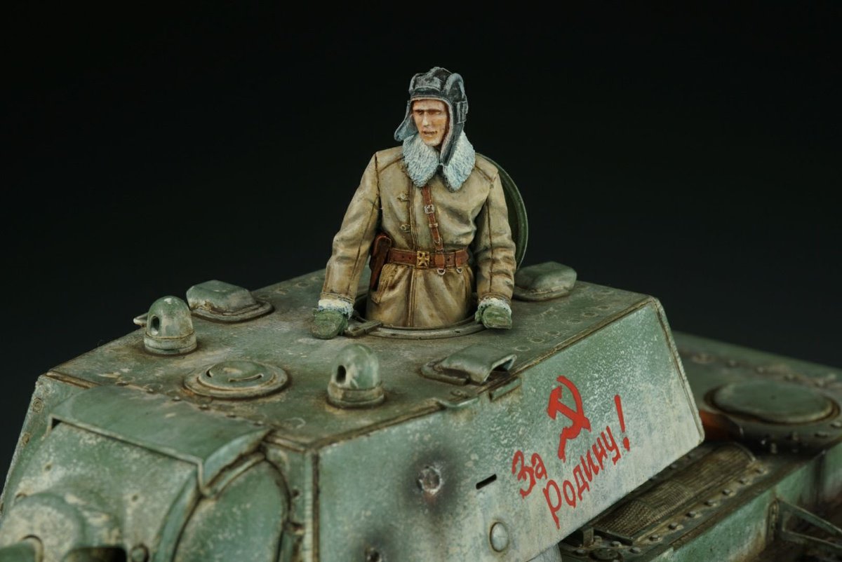 zerosand's tweet image. 【完成】タミヤ 1/35 KV-1
M.S modelsさんの冬季迷彩講座に持って行ったものがやっと完成しました。冬季迷彩はアクリルガッシュにて行っています。フィギュアはアルパイン製に交換しました🙂