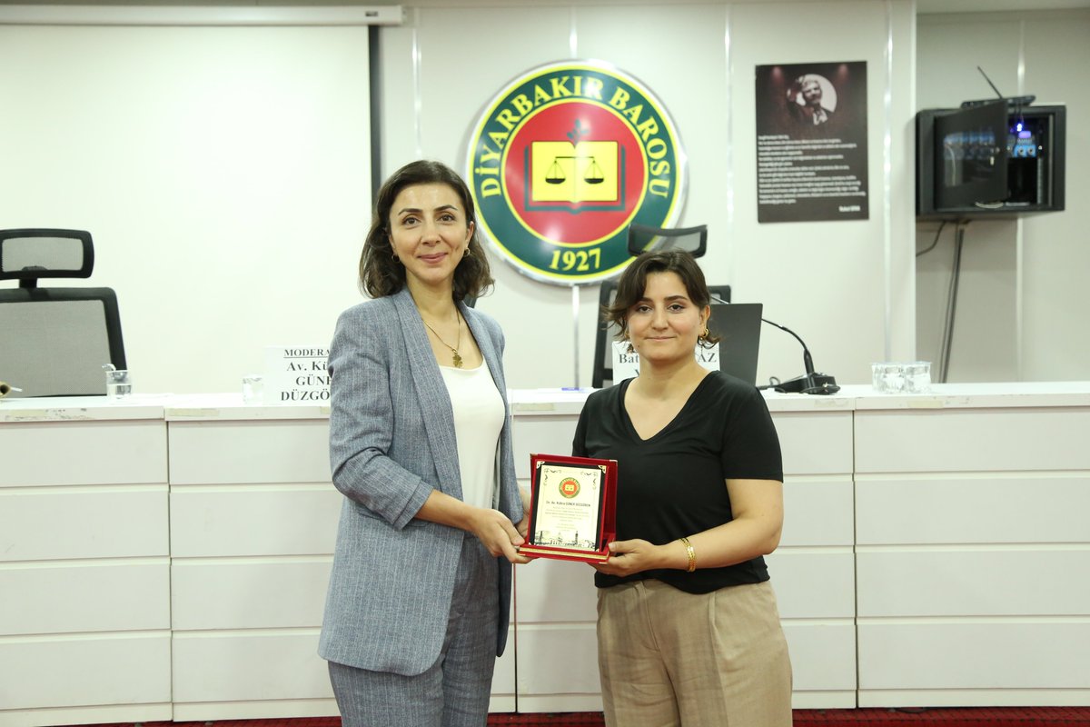 "Sağlık Hukuku - Yargıtay Kararları Işığında Hekimin Hukuki Sorumluluğu" başlıklı seminerimiz,

▪️Yargıtay 3. Hukuk Dairesi Başkanı Battal Yılmaz'ın katılımıyla,
▪️ Av. Kübra Güner Düzgören moderatörlüğünde, Av. Tahir Elçi Konferans Salonu’nda gerçekleştirildi.

Yargıtay 3. Hukuk