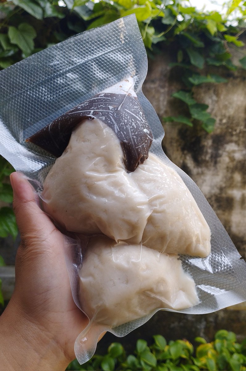 silviakamil's tweet photo. @pencuryyy Pempek ikan seribuan nih kak.

Pempek campur isi 25 pcs harga 25rb (oren 28.5rb)
Pempek kapal selam isi 3 pcs harga 32rb (oren 36.5rb)
Bisa kirim keluar kota juga ya 😁 https://t.co/pX8x1OXA4G