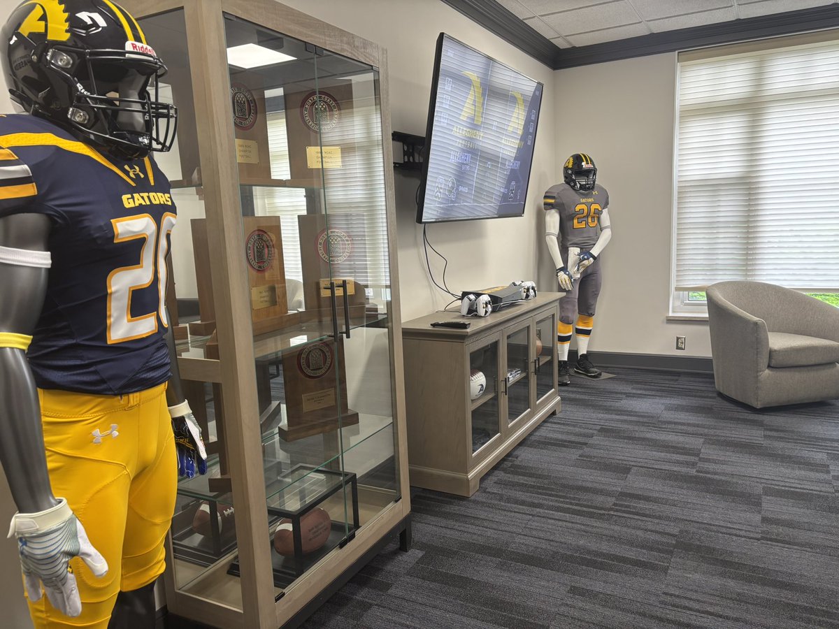 tylerrappach's tweet image. I had a great visit yesterday at Allegheny College. The future of @AlleghenyFB is bright under @Coach_Layer. I was very impressed with the presentations and loved the campus. I can’t wait to come back! @CoachHanhold @CoachMCochran @CoachDenstorff @Mark__Porter @CANFIELDFOOTBAL