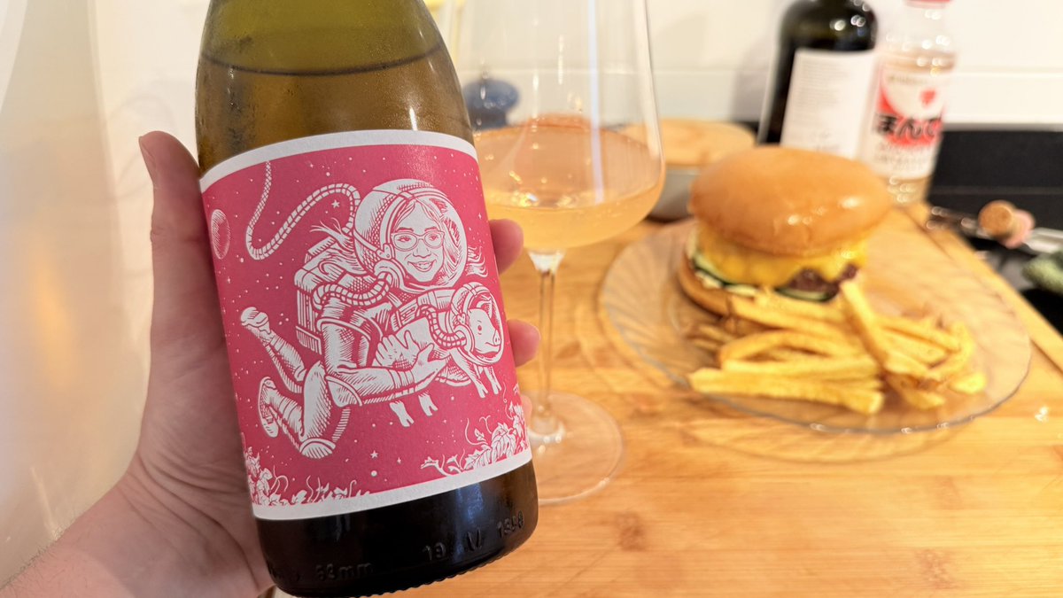 Por fin, probando Uxueren ametsak del gran <a href="/igorgdelatorre/">Reverendo Igor</a> que me va a prometer que va a hacer más botellas!!!! Delicioso.