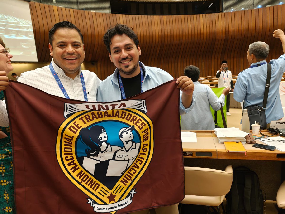 UNTA_Mexico's tweet photo. 🎉 ¡Cerramos con fuerza la 113ª Conferencia Internacional del Trabajo de la OIT!
Tras días de negociaciones intensas, compartimos avances históricos para los derechos de lxs trabajadorxs de plataformas digitales.
🧵Abro hilo 👇
#OIT2025 #UNTA #TrabajoDecente https://t.co/Qo4kpQFgzC