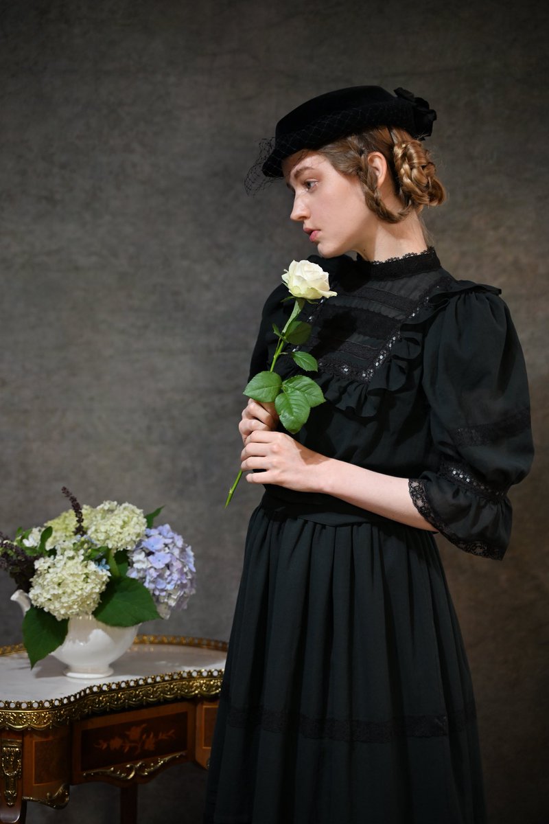 SERAPHIM ミランダのドレス 黒 ミランダのドレス》ブラック/長袖タイプ シックでクラシックな雰囲気が