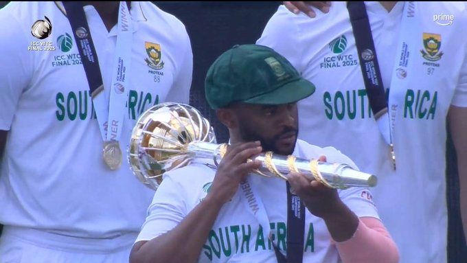 jingur2306's tweet photo. They celebrates like a KID 😅
#CongratulationsSA #SAvAUS #WtcFinal2025 #cricket #TestCricket #WTC2025 #TembaBavuma https://t.co/SE1sIiyIFu
