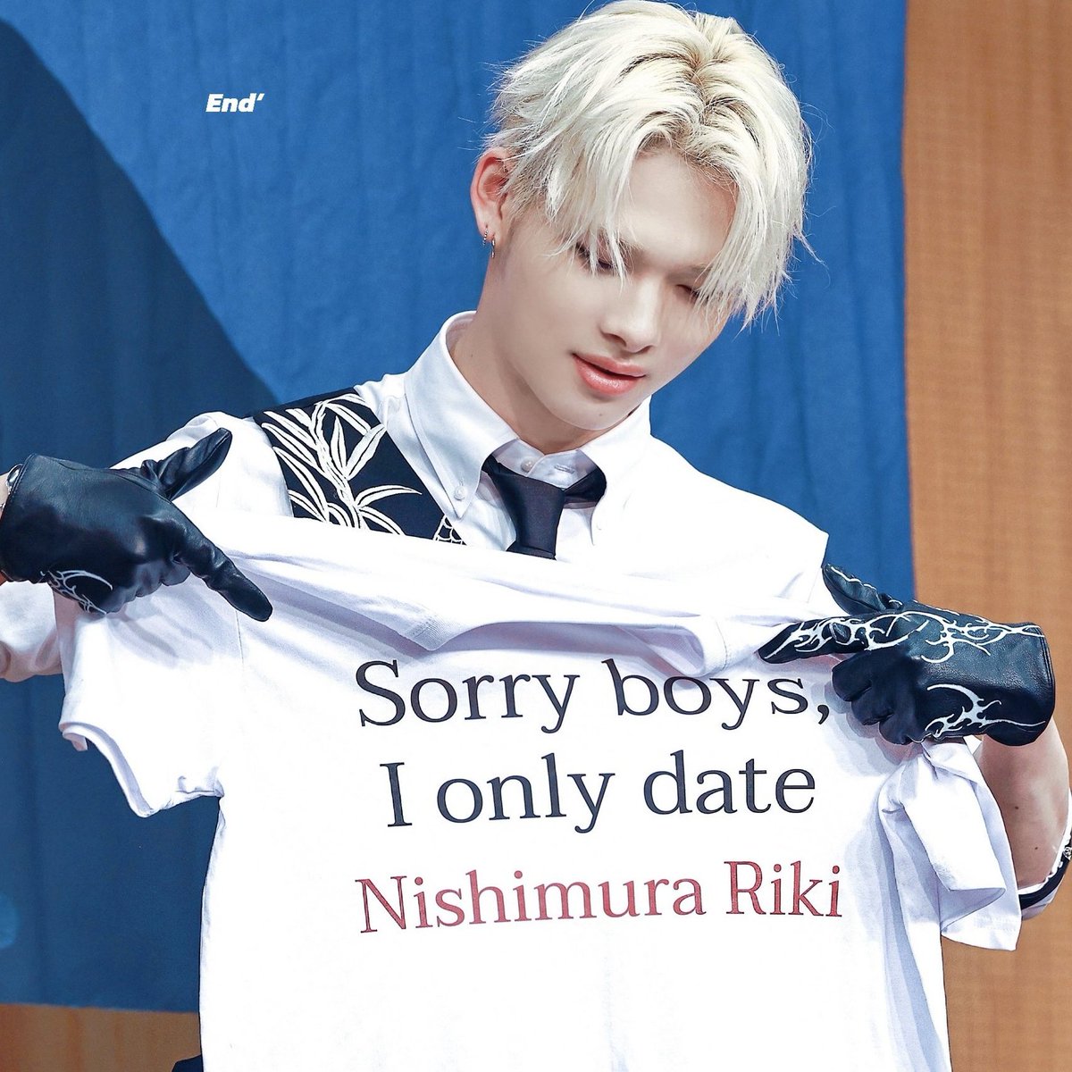 "sorry boys, i only date NISHIMURA RIKI"

why does he look so proud 😭 him pointing at it too