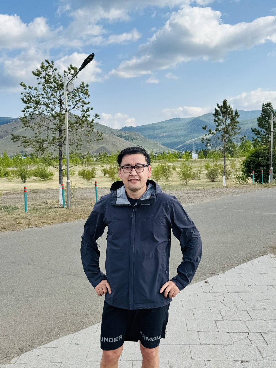 1 тойроход 3 км байдаг юм байна. 2 тойрчихлоо.

Ирэх жил марафонд 10 км!