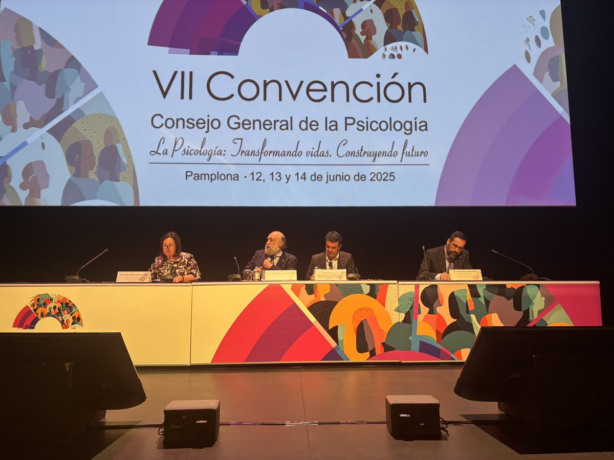 <a href="/cop_navarra/">Colegio de Psicología de Navarra</a> <a href="/baluarte/">Baluarte</a> <a href="/gob_na/">Gobierno de Navarra</a> <a href="/josebaasiron/">Joseba Asiron Saez</a> <a href="/Pamplona_ayto/">Ayuntamiento de Pamplona</a> <a href="/PoderJudicialEs/">Poder Judicial</a> <a href="/FSantolaya/">SANTOLAYA Y AMIG@S</a> <a href="/RosaTorio/">Rosa Ramos Torio</a> <a href="/tsjn/">Tribunal Superior de Justicia de Navarra (TSJN)</a> <a href="/EFPA_EuroPsy/">EFPA</a> <a href="/Europarl_ES/">Parlamento Europeo en España</a> <a href="/EU_Commission/">European Commission</a> <a href="/justiciagob/">Ministerio de la Presidencia, Justicia y R. Cortes</a> <a href="/UniBarcelona/">Universitat de Barcelona</a> <a href="/goib/">Govern de les Illes Balears</a> <a href="/FonsecaPedrero/">Eduardo Fonseca-Pedrero</a> <a href="/unirioja/">Universidad de La Rioja</a> <a href="/COP_La_Rioja/">COP La Rioja</a> <a href="/educaciongob/">Ministerio de Educación, FP y Deportes</a> <a href="/JuventudInfGob/">Ministerio de Juventud e Infancia</a> <a href="/pilar_pueblo/">Pilar Del pueblo</a> <a href="/UV_EG/">Universitat València</a> <a href="/deusto/">Universidad Deusto - Deustuko Unibertsitatea</a> <a href="/COPCV/">Col·legi Oficial Psicologia Comunitat Valenciana</a> <a href="/empleogob/">Ministerio Trabajo y Economía Social</a> <a href="/sanidadgob/">Ministerio de Sanidad</a> <a href="/Ivie_news/">Ivie</a> <a href="/santiago_zar/">Santiago Boira</a> <a href="/AlmenarSalvador/">Salvador Almenar</a> <a href="/MSocialGob/">Ministerio de Derechos Sociales, Consumo y A2030</a> <a href="/unisevilla/">Universidad de Sevilla</a> <a href="/jmsuelves/">Josep M Suelves</a> <a href="/ualmeria/">Universidad de Almería</a> <a href="/unav/">Universidad de Navarra</a> Termina la #VIIConvencionPsicologia. Clausuran el presidente del COP, <a href="/FSantolaya/">SANTOLAYA Y AMIG@S</a>, la decana del <a href="/cop_navarra/">Colegio de Psicología de Navarra</a>, <a href="/RosaTorio/">Rosa Ramos Torio</a>, José Javier López, vicedecano #psicologia <a href="/unav/">Universidad de Navarra</a>, y Antonio Ferrer, presidente de los decanos y decanas de #psicología.
¡Gracias por acompañarnos! 😊