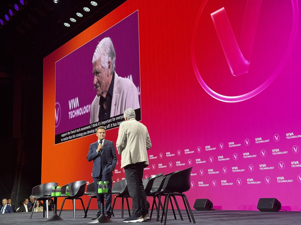 Masahiro039's tweet image. Viva Technology Paris

初日のメインステージで、マクロン大統領登場。 最前列からマクロン大統領を撮影させてもらった。 格好良くて、絵になる。

NVIDIA Jensen Huang CEOから、最初のGPUは1994年にフランスのパートナーに製造してもらったからMade in Franceだと言われて、喜んでいた。…