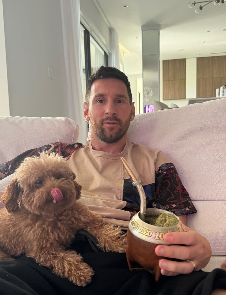 “el sábado voy a dormir hasta tarde”

yo ahora tomando unos mate: