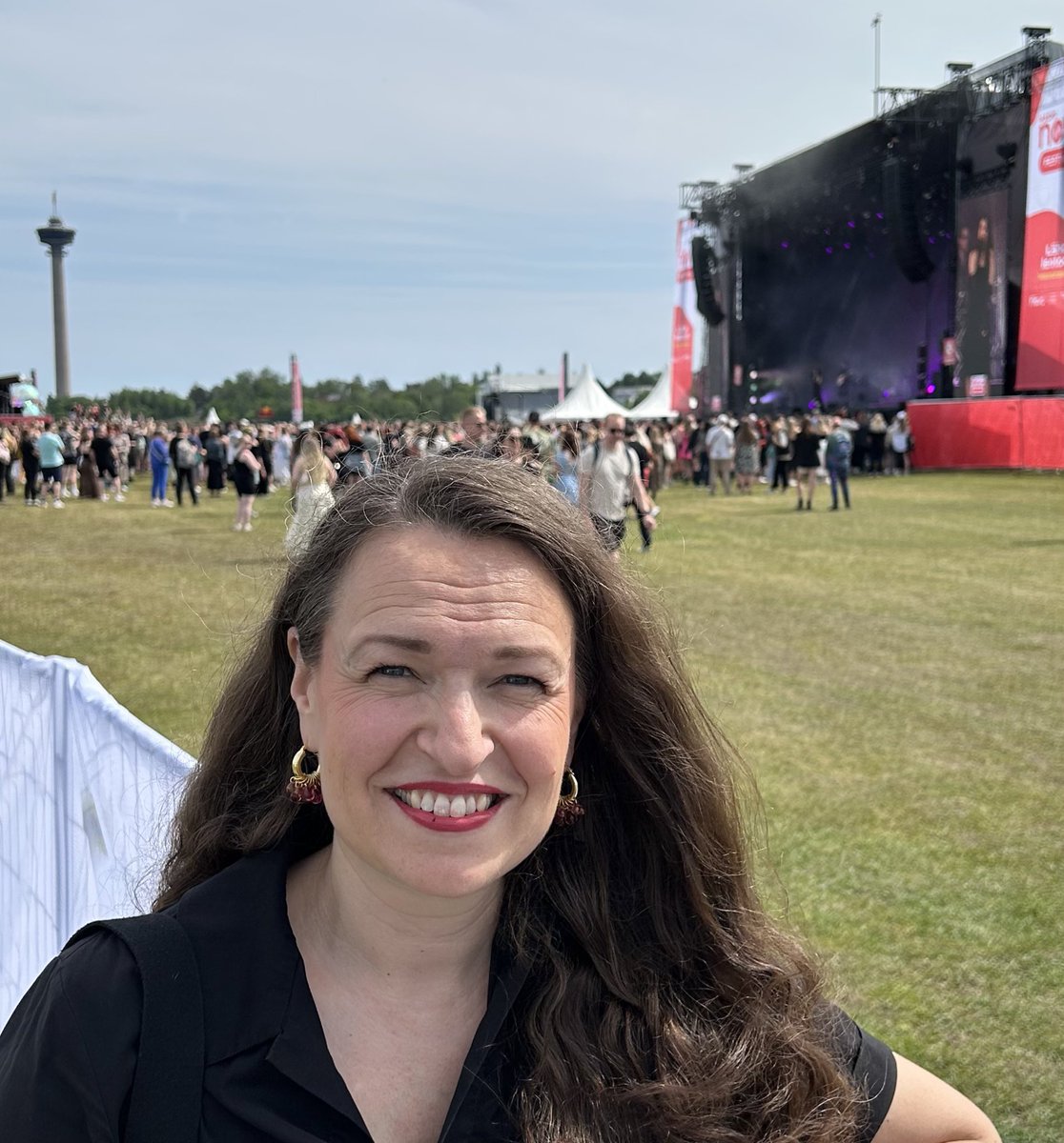 Festaritunnelmissa Näsijärven rannalla, Pispalan kainalossa 😎 Siitä on ikuisuus, kun aloimme suunnitella #Tampere  Santalahteen tapahtumapuistoa ja nyt päästiin viimein nauttimaan alueen ekasta tapahtumasta: Radio Nova -festivaalista. Kyllä tästä vaan tuli hieno tapahtumapaikka!