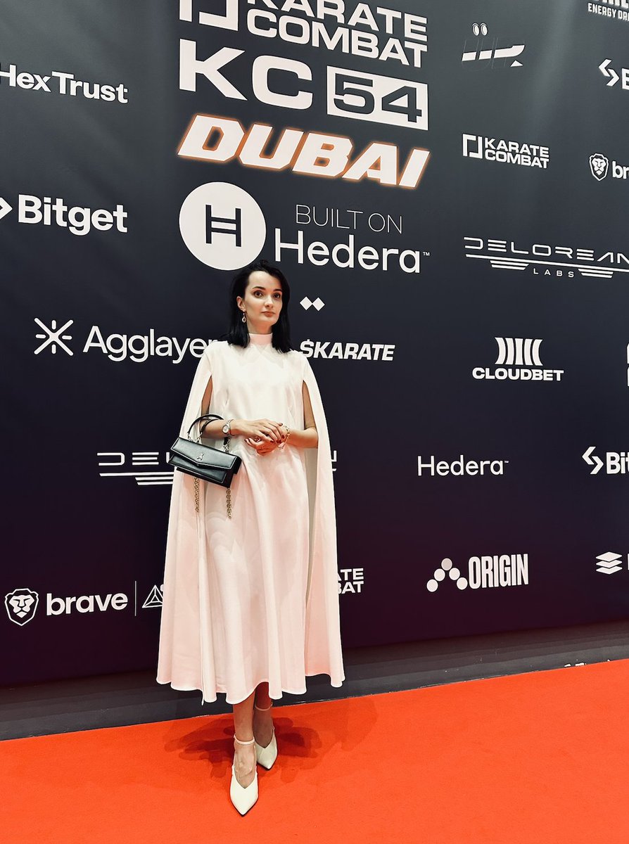 Anna Hiver🐝 tweet media