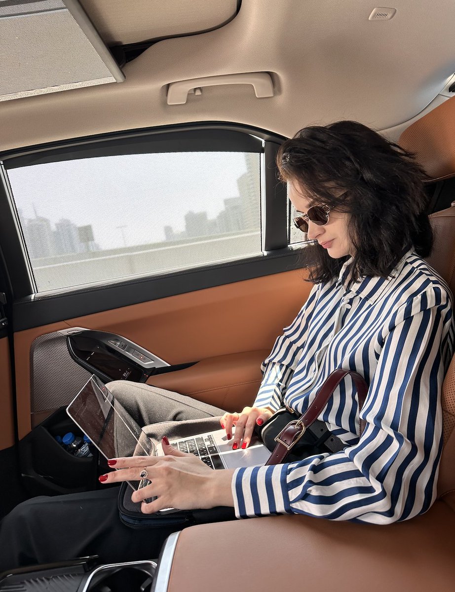 Anna Hiver🐝 tweet media