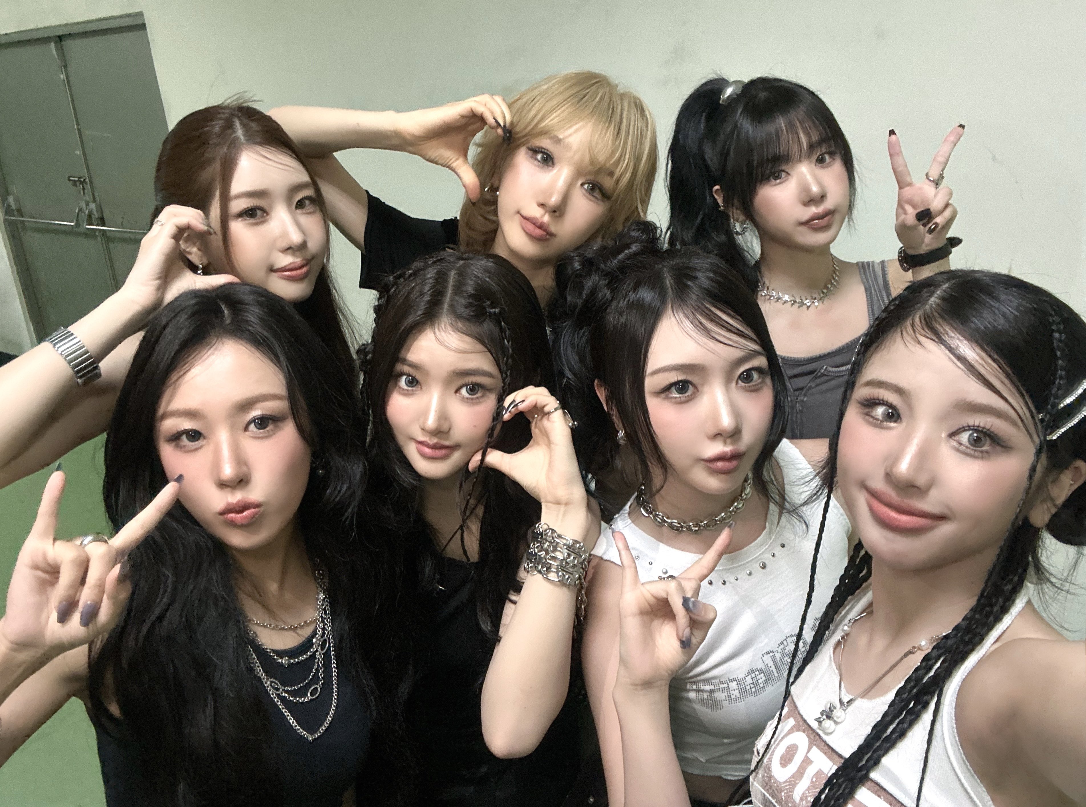 GtZ6BzKbIAAYoM0?format=jpg&name=4096x4096