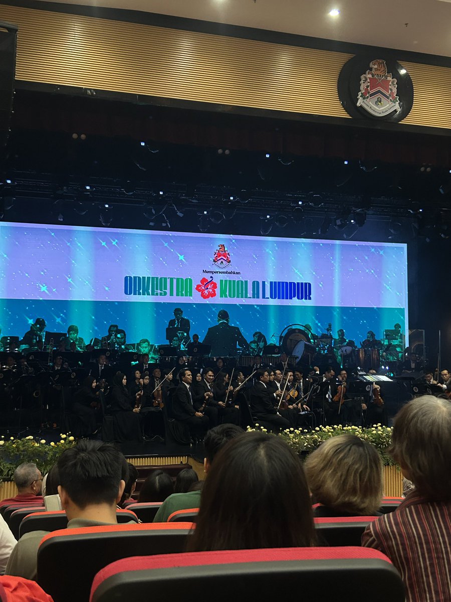 Did you know about Kuala Lumpur's very own city orchestra, all city hall employees, DBKL'S very own talented in-house full orchestra? A 92-performer symphony orchestra tonight for Orkestra Kuala Lumpur's sold-out show for Festival Orkestra KL