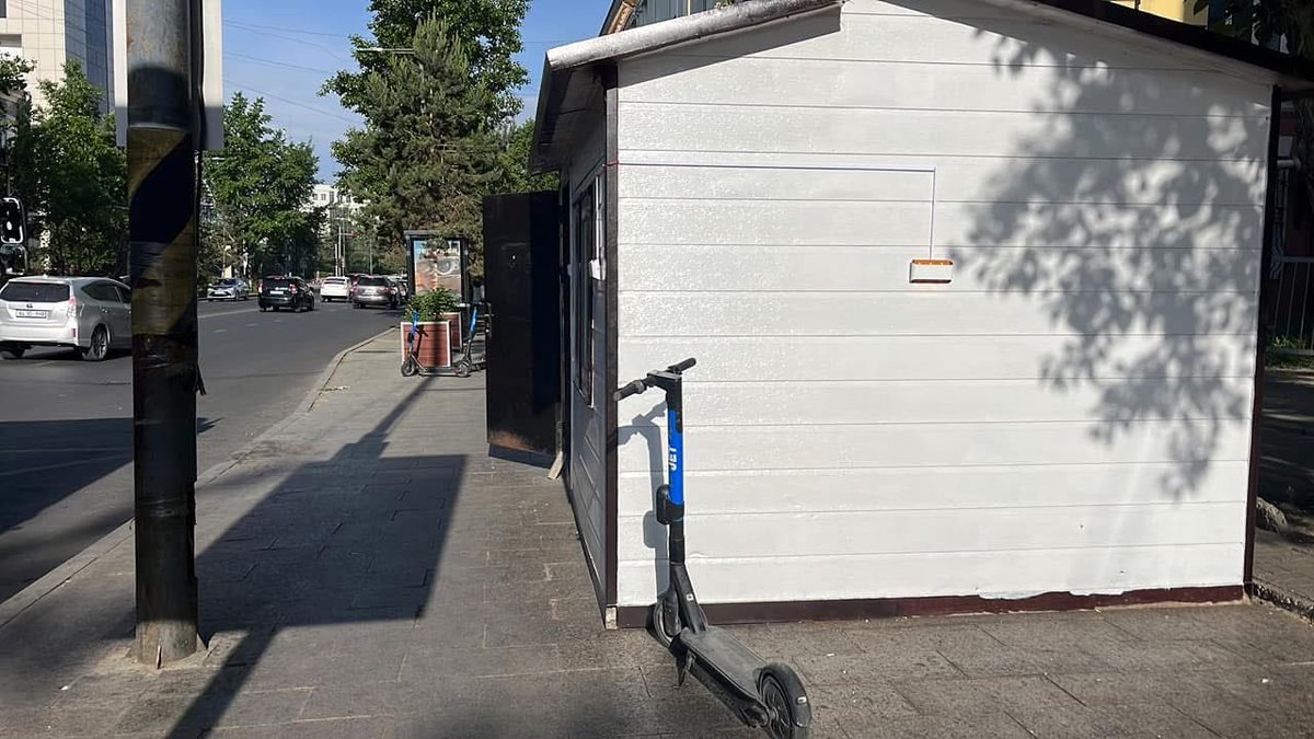 МУИС-ийн автобусны буудал дээр ТҮЦ аваачаад тавьжээ. Зөвшөөрлөө авчихсан гсн үг үү? <a href="/KhNyambaatar/">Х.Нямбаатар</a> <a href="/manduuln/">Manduul Nyamandeleg</a>