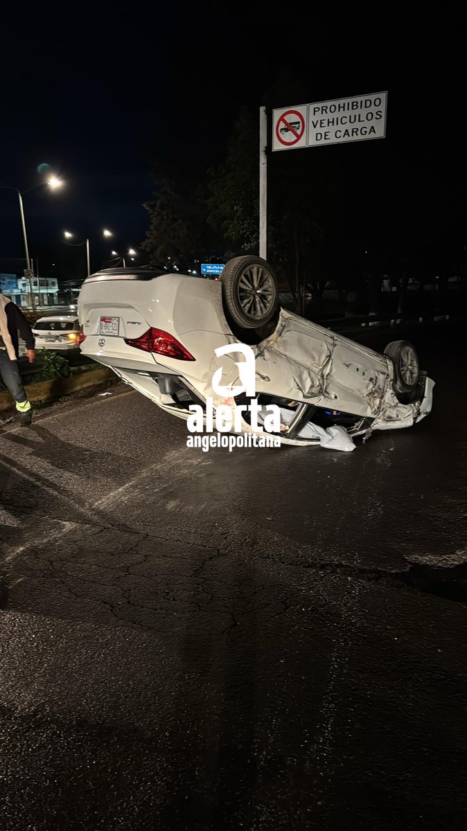 AAngelopolitana's tweet image. #QDEP 🚨 || Se reporta el d3ces0 de una persona tras un percance vial registrado sobre el puente de #LaMaria. La zona está cerrada en ambos sentidos y se tiene presencia policiaca. 

#Puebla #ReporteVial #AlertaAngelopolitana
