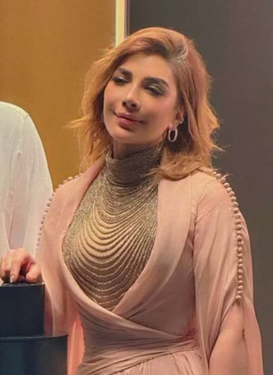 ABOUTASSALA's tweet photo. عمري وقلبي ما أحلاك 🤍 #أصالة   @AssalaOfficial https://t.co/43T7sY9n5d
