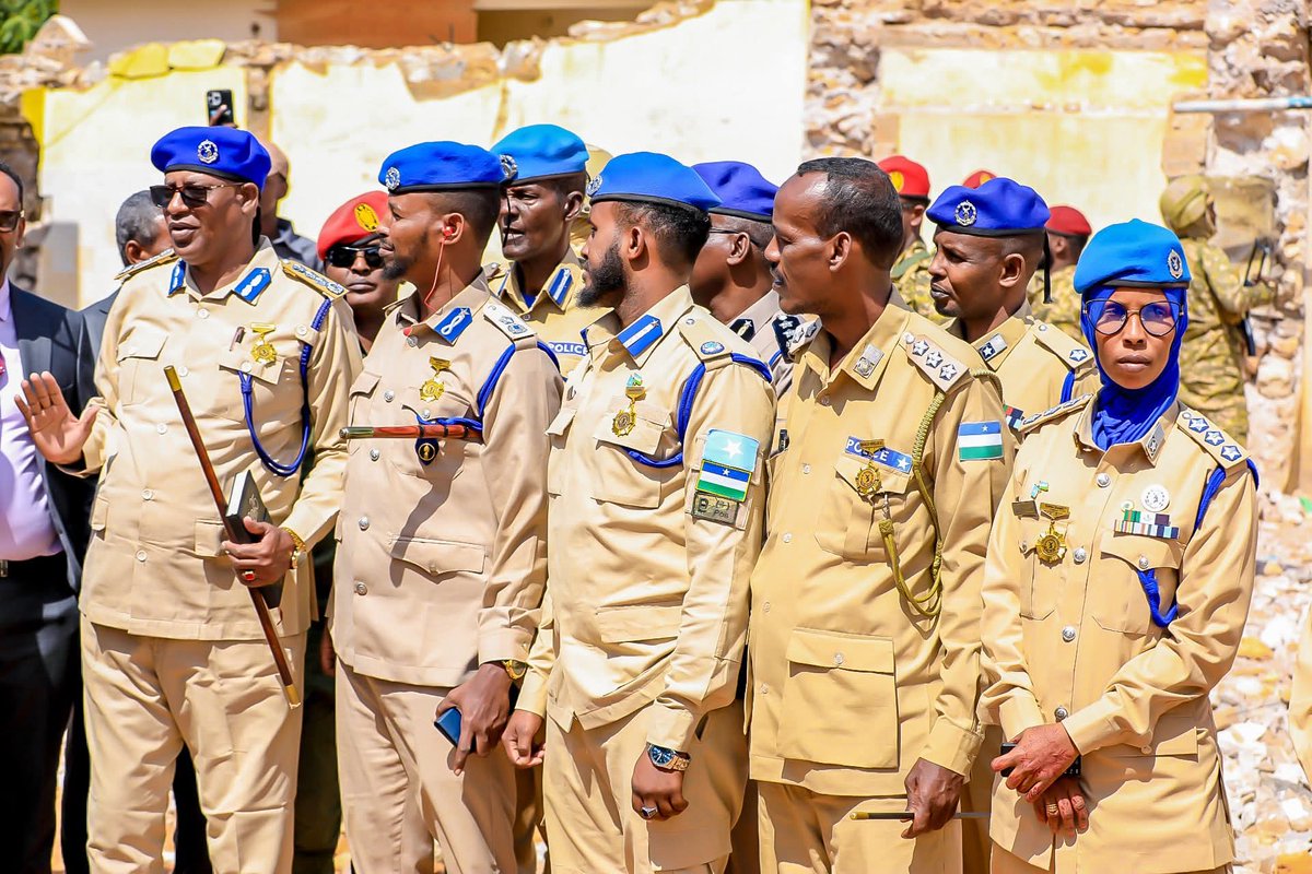 Plpoliceforce's tweet image. Garoowe | 14 June 2025
Madaxweynaha Puntland @HESaidADeni kormeeray dhismaha Taliska Guud ee Booliiska & Saldhigga Dhexe ee Garoowe oo maraya heer gebogebo.
facebook.com/share/p/1HheQh…
#Puntland #Amniga #Garowe #PuntlandDevelopment