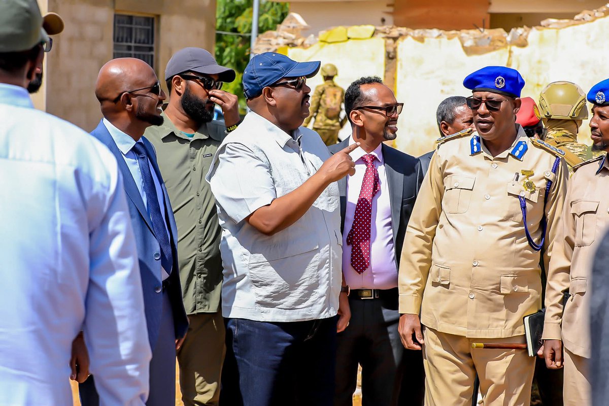 Plpoliceforce's tweet image. Garoowe | 14 June 2025
Madaxweynaha Puntland @HESaidADeni kormeeray dhismaha Taliska Guud ee Booliiska & Saldhigga Dhexe ee Garoowe oo maraya heer gebogebo.
facebook.com/share/p/1HheQh…
#Puntland #Amniga #Garowe #PuntlandDevelopment