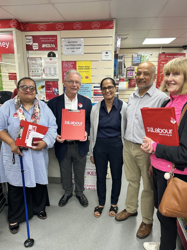 Morden Labour councillors speak-up to save Morden Post Office, following a Planning application that seeks to convert Morden Post Office into flats has left the future of this vital community hub hanging in the balance.
👇More details and petition here 👇
wimbledonlabour.org.uk/news/morden-la…