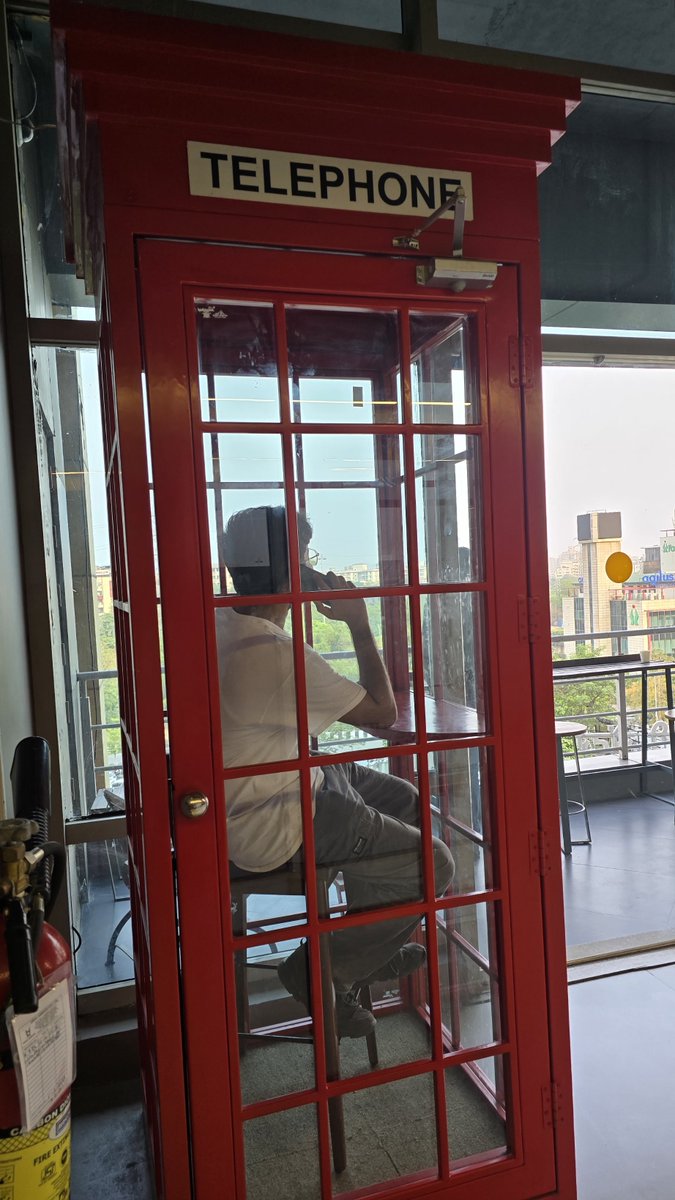 Caught <a href="/satyam86400/">Satyam Mishra 🇮🇳🇭🇰🇦🇪✈️</a> in 4k calling #SuiBaddie.... guess who is she??