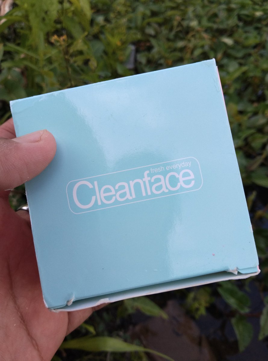 REKOMENDASI MOISTURIZER MENCERAHKAN DAN GA BIKIN KUSAM 

pelembab ini yang wajib aku stock dirumah, karena ini bagus banget buat menenangkan kulitku kalau lagi rewel.

#cleanfacemoisturizer