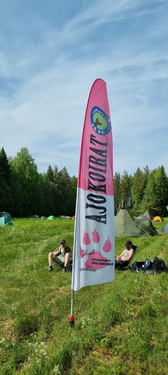 Slaikka on saapunut leirialueelle ja ruotsalaisvahvistukset nautiskelemassa elämästä  #jukola #turvaetäisyys #suunnistus #slaikka