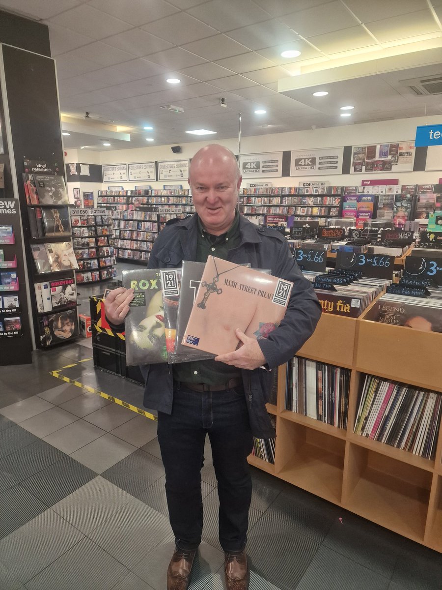 AND WE'RE OFF!!!!!!!

#hmvLovesVinyl