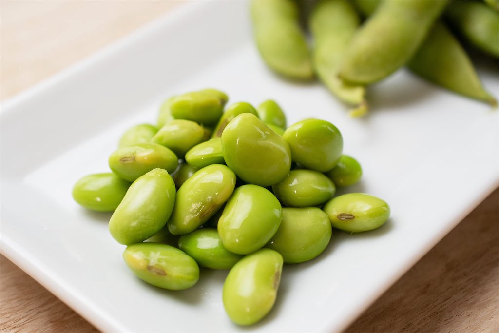 枝豆は…
茹でなくても食べられます！！！

①よく洗う
②塩をふって揉む
③20分放置
④600wで2分チン
⑤混ぜる
⑥もう1度600wで2分チン

茹でなくてもおいしいですよ！
簡単で洗い物も減ります。

お試しください！！！