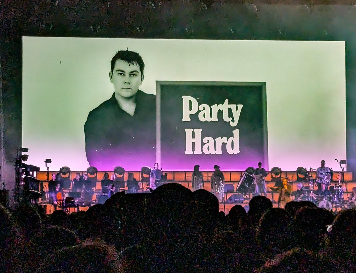 Special show by <a href="/welovepulp/">Pulp</a> last night <a href="/TheO2/">The O2</a>, one of the great bands of our time. Brilliant setlist &amp; the new stuff sounded great 🕺 #pulp