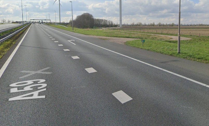 TheDevilOnLine's tweet photo. @Rijkswaterstaat Volgens mij heeft jullie routeplanner op https://t.co/HZTBbdBMvN een beetje last van de hitte. Ik word geadviseerd via een CADO om te keren op de snelweg, om alsnog een afrit te nemen waar ik net langs ben gereden... https://t.co/etpAGtMiZR
