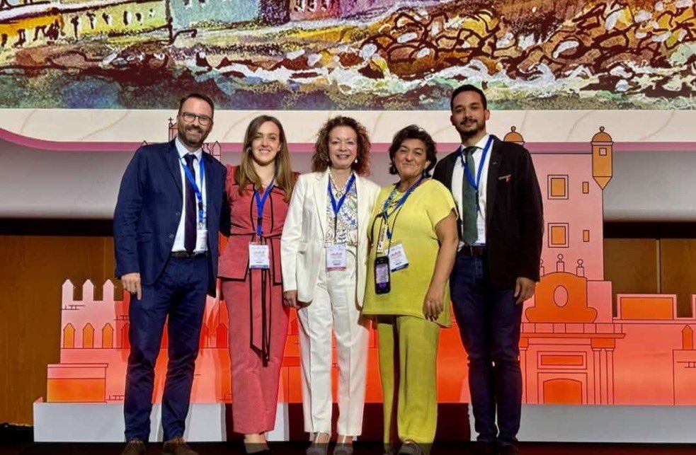 Daniel Pérez Fentes (@dperfen) on Twitter photo Enhorabuena a la Junta saliente de <a href="/InfoAeu/">AEU</a> por su brillante gestión: unión, crecimiento y visión. Un honor haber trabajado juntos. 
Todo mi apoyo a la nueva Junta elegida por amplia mayoría: os deseamos energía, compromiso y liderazgo para seguir construyendo una AEU de todos. Enhorabuena a la Junta saliente de <a href="/InfoAeu/">AEU</a> por su brillante gestión: unión, crecimiento y visión. Un honor haber trabajado juntos. 
Todo mi apoyo a la nueva Junta elegida por amplia mayoría: os deseamos energía, compromiso y liderazgo para seguir construyendo una AEU de todos.