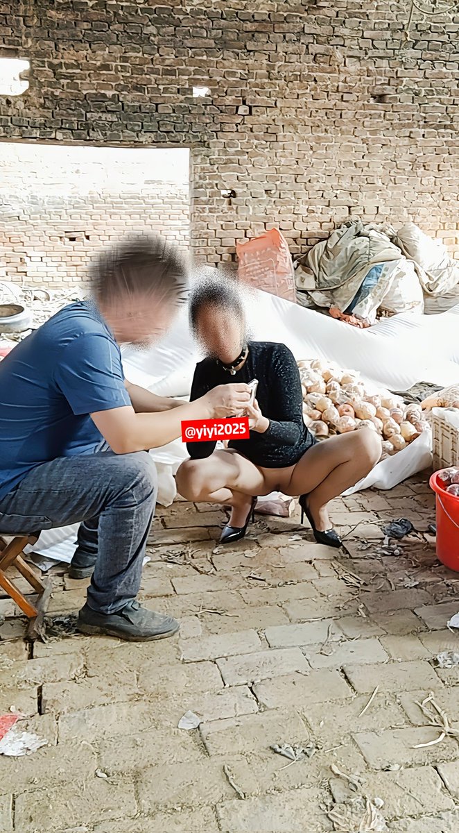 既然果园大哥想看 我就抱起清儿张开腿让大哥看清楚点，也算感谢大哥的配合了，现在回想起来当时真的太刺激了 想想都兴奋了！
 @luchu888   @ypzs888 https://t.co/MtRqSeJgRY