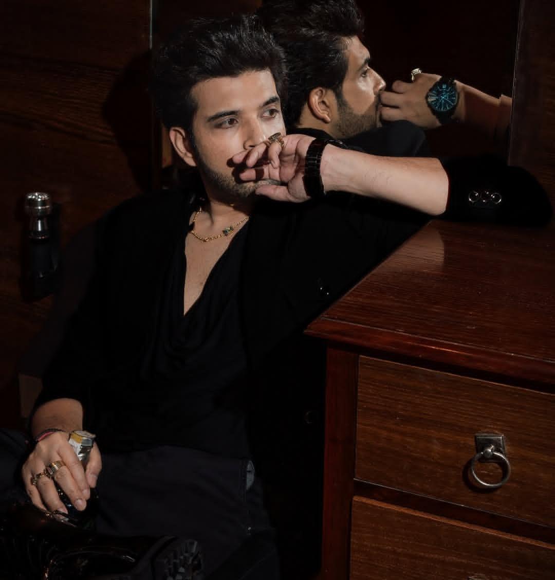 When you say you’re staying in tonight, but still dress like a Vogue editorial.

#VYRLOriginals #Karankundra #BaarishAayiHai