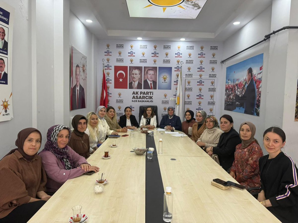 Gülayşe Durak (@gulaysedurak) on Twitter photo 📍SAMSUN/ASARCIK
İl Kadın Kolları Başkanımız <a href="/avtugcedagdemir/">Tuğçe Dağdemir Muslu</a> Bölge Koord. <a href="/havvasabuncuog1/">havva.sabuncuoglu</a> ile birlikte Asarcık İlçe Başk. ve yönetim kurulu üyelerimizle toplantımızı gerçekleştirdik.
Kadınlarla güçlü Türkiye Yolunda
<a href="/AKKADINGM/">AK Parti Kadın Kolları</a>
<a href="/tugbaisikercan/">Tuğba IŞIK ERCAN</a>
<a href="/tulaykaynarca/">Tülay Kaynarca</a>
<a href="/rukiye_toy/">Rukiye Genç Toy</a> 📍SAMSUN/ASARCIK
İl Kadın Kolları Başkanımız <a href="/avtugcedagdemir/">Tuğçe Dağdemir Muslu</a> Bölge Koord. <a href="/havvasabuncuog1/">havva.sabuncuoglu</a> ile birlikte Asarcık İlçe Başk. ve yönetim kurulu üyelerimizle toplantımızı gerçekleştirdik.
Kadınlarla güçlü Türkiye Yolunda
<a href="/AKKADINGM/">AK Parti Kadın Kolları</a>
<a href="/tugbaisikercan/">Tuğba IŞIK ERCAN</a>
<a href="/tulaykaynarca/">Tülay Kaynarca</a>
<a href="/rukiye_toy/">Rukiye Genç Toy</a>