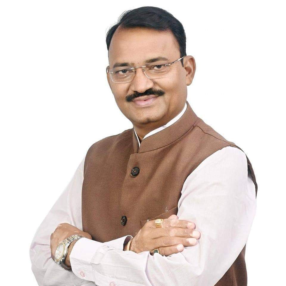 RAS Mains के बहाने...1
पता चल गया कि सरकार में उप मुख्यमंत्री पद का ठरका, महत्व और ताकत क्या है। पता यह भी चल गया कि मुख्यमंत्री और उप मुख्यमंत्रियों के बीच संवाद कैसा है और को-ऑर्डिनेशन कैसा है। संबंधों की बात तो छोड़ ही दीजिए। परीक्षा आगे खिसकाने के लिए भजनलाल शर्मा सरकार के