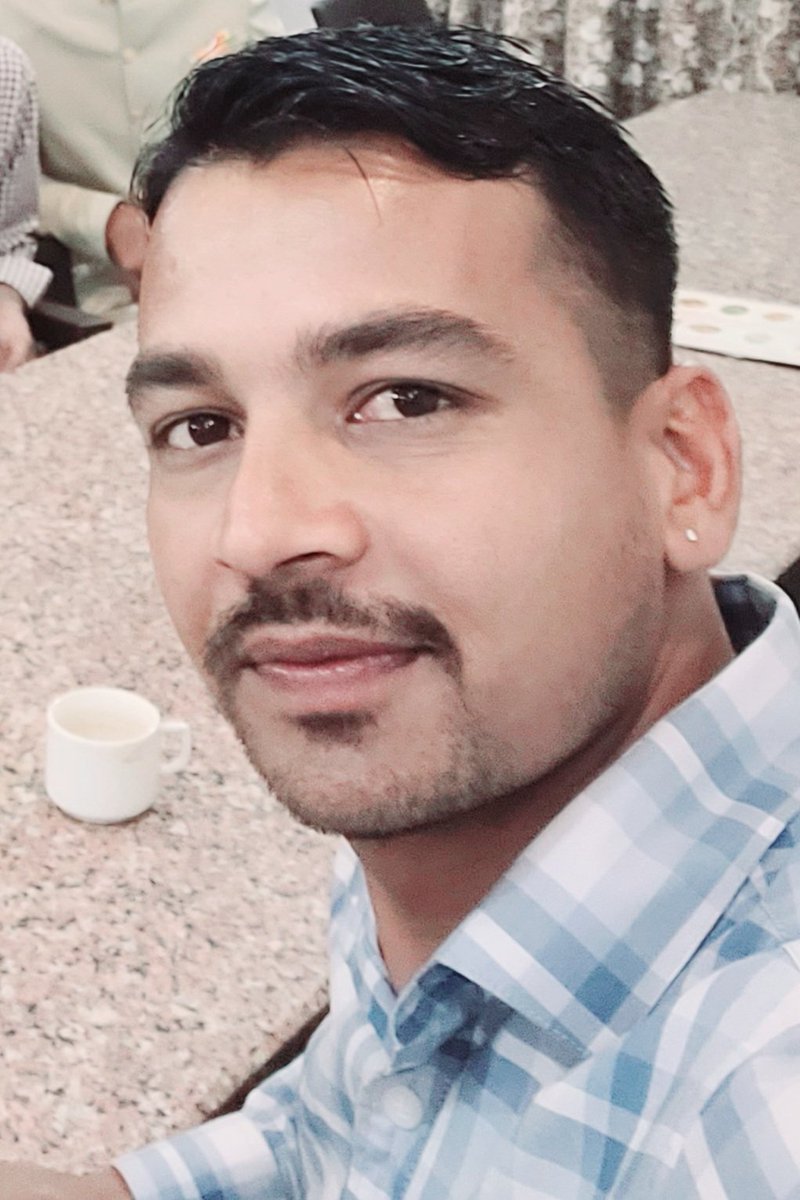 खुश रहना है तो चुपचाप रहना सीखो,
क्योंकि खुशियों को शोर पसंद नहीं.! 🤗🍎🍎🍎