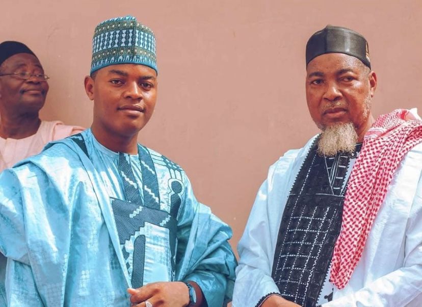 Inna lil Laahi wa inna ilaiHi Raaji'un!
Muna mika taaziyyar rasuwar Malam AbdulMannan Abubakar Giro Argungu, wanda ya ke da' ne ga Shaykh Abubakar Giro Argungu (RH). Ya rasu a yau a garin Argungu, dake jihar Kebbi, bayan gajeruwar rashin lafiya da ya yi fama.

A Ramadan da ta