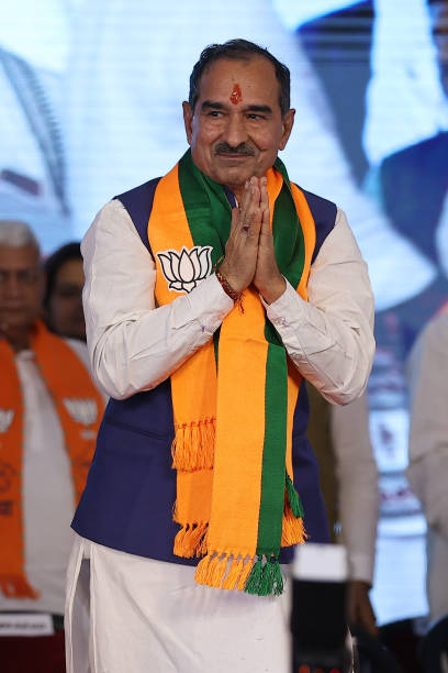 Arvind Chotia (@arvindchotia) on Twitter photo RAS Mains рдХреЗ рдмрд╣рд╛рдиреЗ...2
рд╕рд░рдХрд╛рд░ рдмрдирд╛рдо рд╕рдВрдЧрдарди
рд░рд╛рдЬрд╕реНрдерд╛рди рдХреА рднрдЬрдирд▓рд╛рд▓ рд╢рд░реНрдорд╛ рд╕рд░рдХрд╛рд░ рдФрд░ рдЙрдирдХреА рдкрд╛рд░реНрдЯреА рднрд╛рдЬрдкрд╛ рдХреЗ рдмреАрдЪ рдХреЛ-рдСрд░реНрдбрд┐рдиреЗрд╢рди рдХрд╛ рдкрддрд╛ рднреА RAS MAINS рдХреЗ рдмрд╣рд╛рдиреЗ рдЪрд▓ рдЧрдпрд╛ рд╣реИред рдЗрд╕рдореЗрдВ рдХреЛрдИ рдмреБрд░рд╛рдИ рдирд╣реАрдВ рд╣реИ рдХрд┐ рд╕рд░рдХрд╛рд░ рддрдп рд╕рдордп рдкрд░ рдкрд░реАрдХреНрд╖рд╛ рдХрд░рд╡рд╛рдирд╛ рдЪрд╛рд╣рддреА рд╣реИ рд▓реЗрдХрд┐рди рдХреНрдпрд╛ рд╕рд░рдХрд╛рд░ рдХреА рдордВрд╢рд╛ рдХрд╛ рдкрддрд╛ рд╕рдВрдЧрдарди рдХреЛ рдирд╣реАрдВ рд╣реЛрддрд╛? рдХрд┐рд╕реА RAS Mains рдХреЗ рдмрд╣рд╛рдиреЗ...2
рд╕рд░рдХрд╛рд░ рдмрдирд╛рдо рд╕рдВрдЧрдарди
рд░рд╛рдЬрд╕реНрдерд╛рди рдХреА рднрдЬрдирд▓рд╛рд▓ рд╢рд░реНрдорд╛ рд╕рд░рдХрд╛рд░ рдФрд░ рдЙрдирдХреА рдкрд╛рд░реНрдЯреА рднрд╛рдЬрдкрд╛ рдХреЗ рдмреАрдЪ рдХреЛ-рдСрд░реНрдбрд┐рдиреЗрд╢рди рдХрд╛ рдкрддрд╛ рднреА RAS MAINS рдХреЗ рдмрд╣рд╛рдиреЗ рдЪрд▓ рдЧрдпрд╛ рд╣реИред рдЗрд╕рдореЗрдВ рдХреЛрдИ рдмреБрд░рд╛рдИ рдирд╣реАрдВ рд╣реИ рдХрд┐ рд╕рд░рдХрд╛рд░ рддрдп рд╕рдордп рдкрд░ рдкрд░реАрдХреНрд╖рд╛ рдХрд░рд╡рд╛рдирд╛ рдЪрд╛рд╣рддреА рд╣реИ рд▓реЗрдХрд┐рди рдХреНрдпрд╛ рд╕рд░рдХрд╛рд░ рдХреА рдордВрд╢рд╛ рдХрд╛ рдкрддрд╛ рд╕рдВрдЧрдарди рдХреЛ рдирд╣реАрдВ рд╣реЛрддрд╛? рдХрд┐рд╕реА