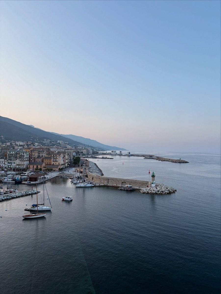 l_bottero's tweet image. #Bleu (Île) de Beauté 💙 #Bastia