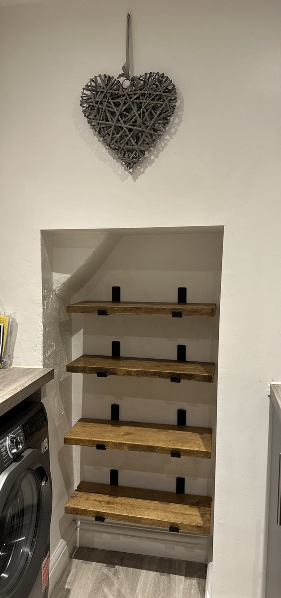 A little before and after of my scaffold board shelves! 😁