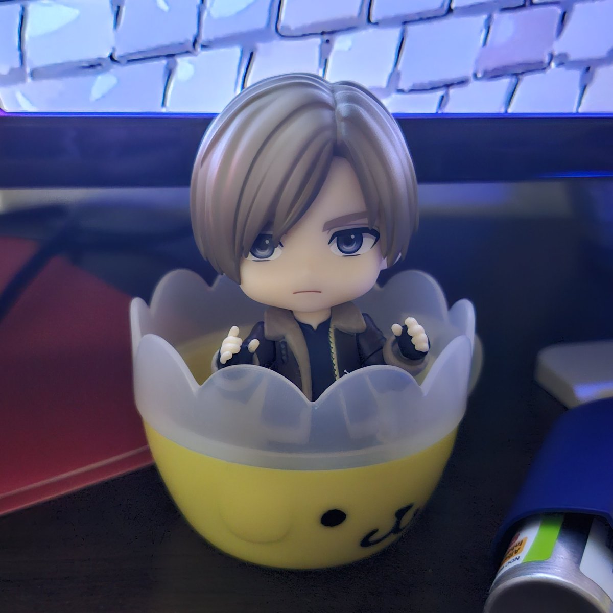 DaMiauPie's tweet photo. I NEED THIS FOR MY LEON FIGURE https://t.co/zoLrRmO9jS