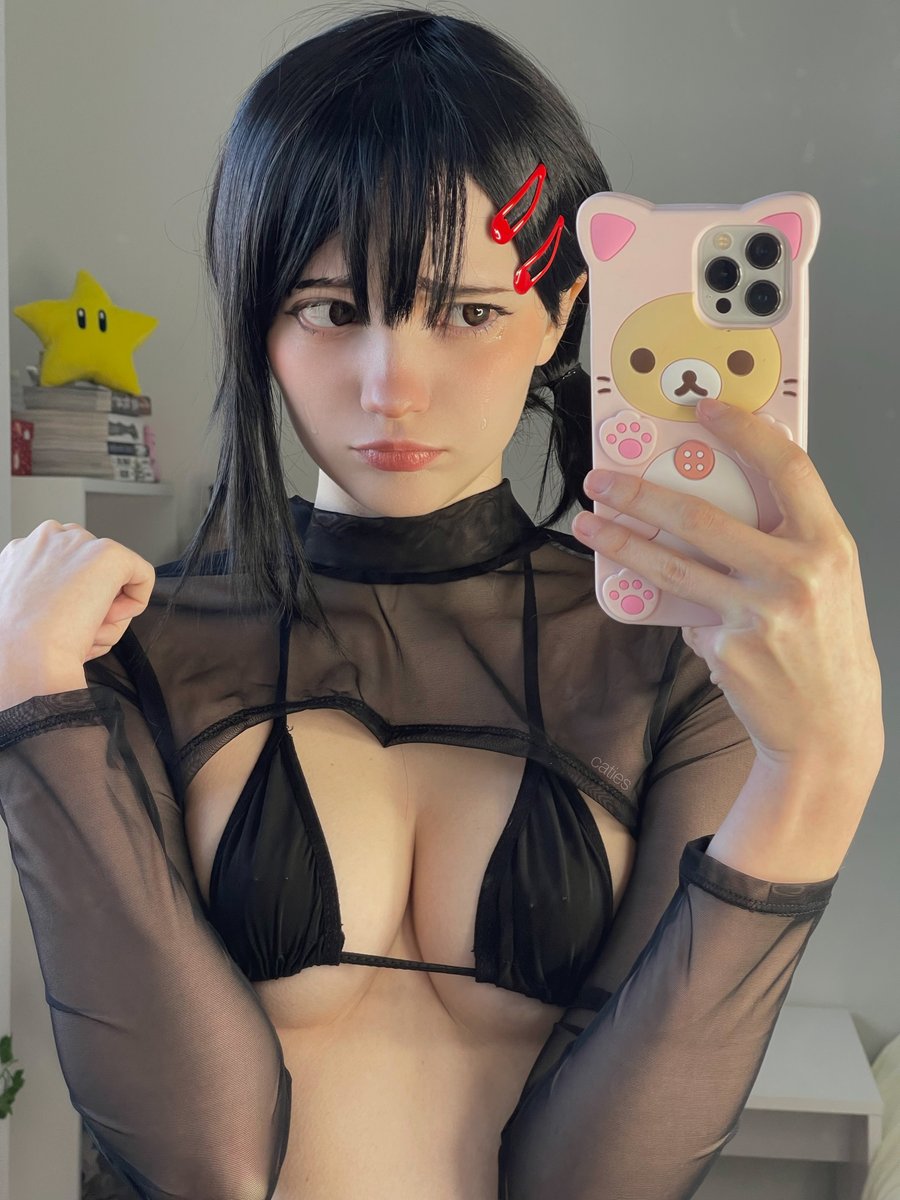 say ‘yes pls’ for free cosplay pics :3