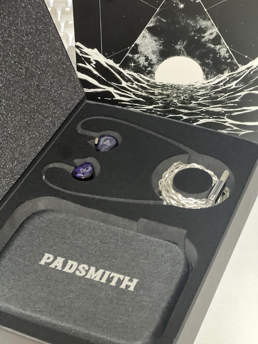 red_mi7's tweet image. 【 @Rabbit0_r 】様より

◤￣￣￣￣￣￣￣￣￣￣￣￣◥ 
      Padsmith Gaming IEM
◣＿＿＿＿＿＿＿＿＿＿＿＿◢
ご提供頂きました😭🫶🏻
再販ないかもって聞いてたから
嬉しすぎる！！！！

#Padsmith #Rabbit0