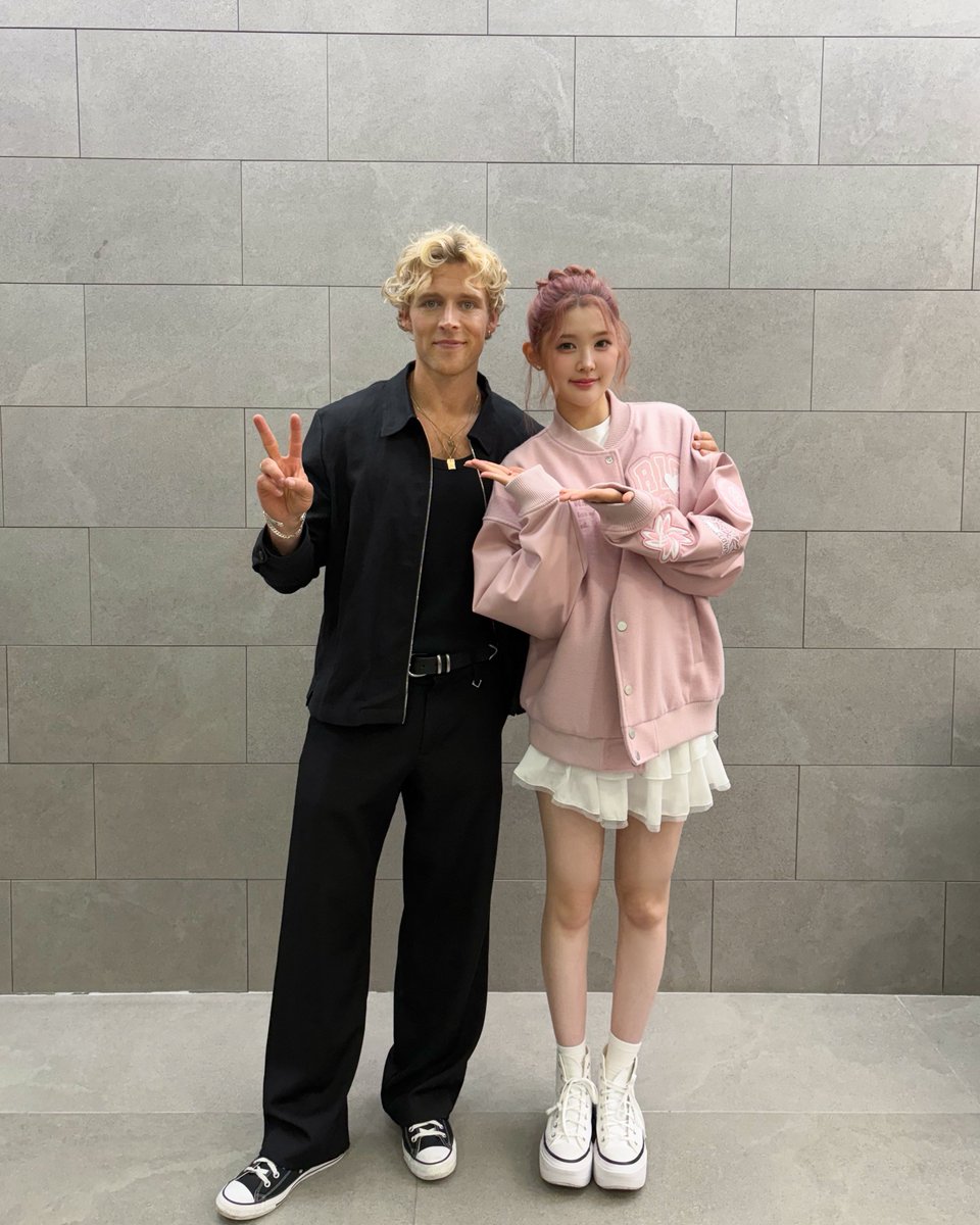 A-NA with Christopher 선배님💫

#Hearts2Hearts #하츠투하츠 #H2H
#A_NA #에이나
#Christopher <a href="/StopherMusic/">Christopher</a>
#쇼음악중심 #ShowMusicCore