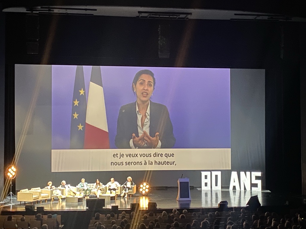 unaf_fr's tweet photo. 1ère table ronde de la journée, l'Unaf se penche sur un défi crucial pour les familles comme pour son réseau : "être parent en 2025". https://t.co/kYAp2SIEee