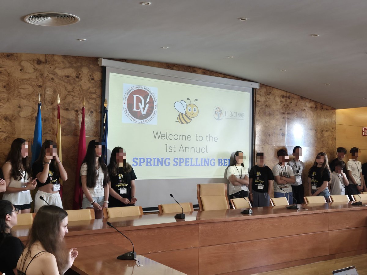 1 Spring spelling bee que hemos celebrado junto a los alumnos y profesores de <a href="/IESDiegoV/">IESDiegoVelazquez</a> Mucha emoción, diversión y ganas de practicar inglés. Magnífica mañana gracias a la brillante colaboración de los profesores y assistants de los 2 centros. Gracias a <a href="/ayto_torre/">Ayuntamiento de Torrelodones</a> por su apoyo