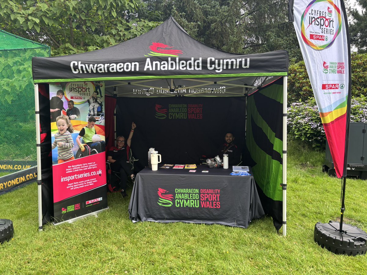 Nia Sian Jones (@niasian85) on Twitter photo Mae'r gazebo wedi'i osod yn barod ar gyfer Tafwyl. Gwnewch yn siŵr eich bod yn dod i ymweld â ni. <a href="/dsw_news/">Disability Sport Wales</a> <a href="/Tafwyl/">Tafwyl</a> <a href="/MenterCaerdydd/">Menter Caerdydd</a> Mae'r gazebo wedi'i osod yn barod ar gyfer Tafwyl. Gwnewch yn siŵr eich bod yn dod i ymweld â ni. <a href="/dsw_news/">Disability Sport Wales</a> <a href="/Tafwyl/">Tafwyl</a> <a href="/MenterCaerdydd/">Menter Caerdydd</a>
