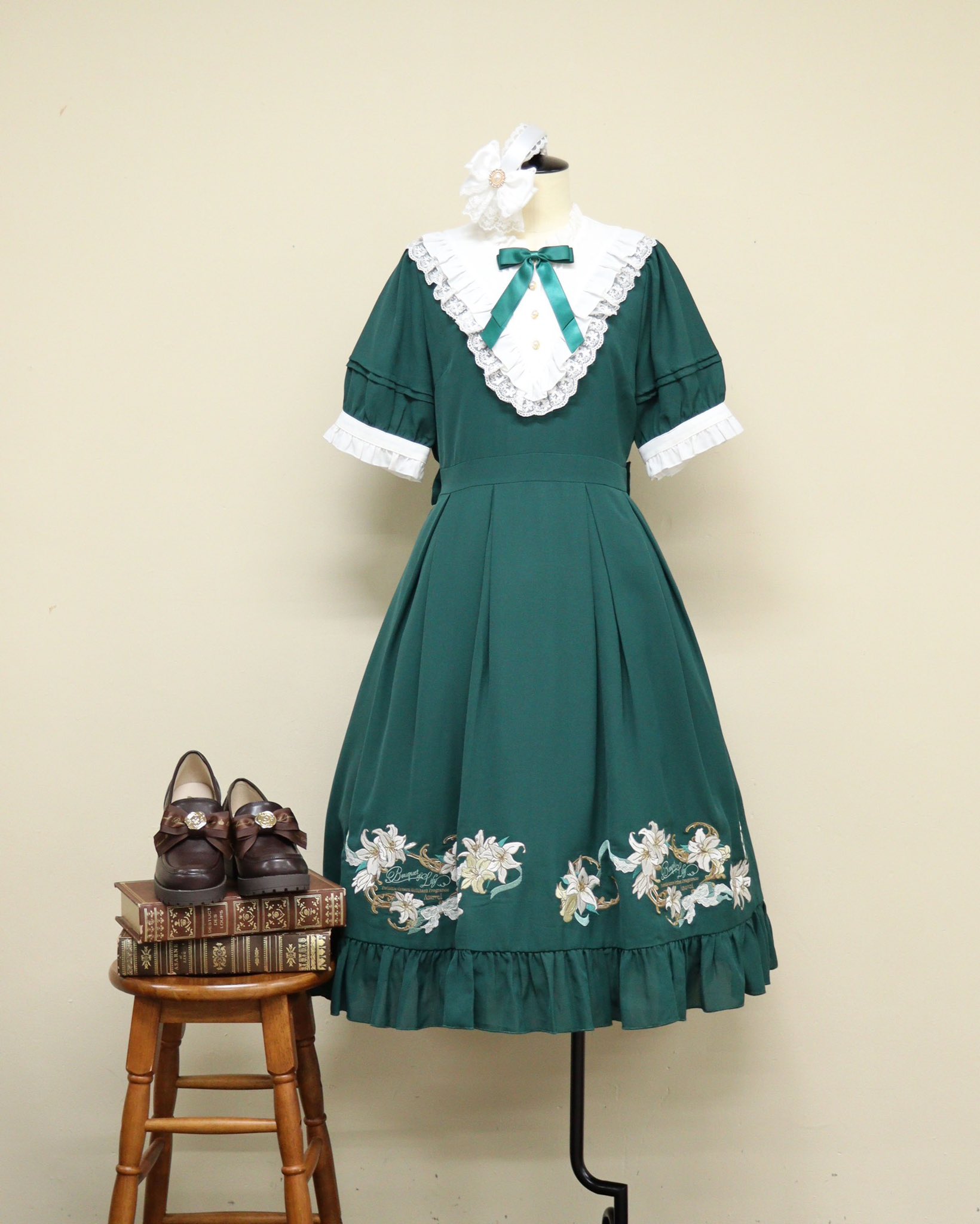 アマベル、Bouget of Lilyミドルワンピース Bouquet of Lily ミドルワンピース （9206353952999）– Amavel